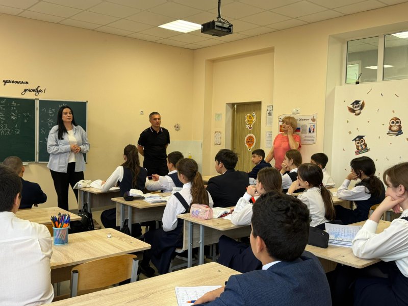 Встреча  с сотрудником УКОН  Таутиевой З. и инспектором ПДН ОП № 1 УМВД Росси по г. Владикавказ Хадиковым С.Г. Встреча  с сотрудником УКОН  Таутиевой З. и инспектором ПДН ОП № 1 УМВД Росси по г. Владикавказ Хадиковым С.Г.