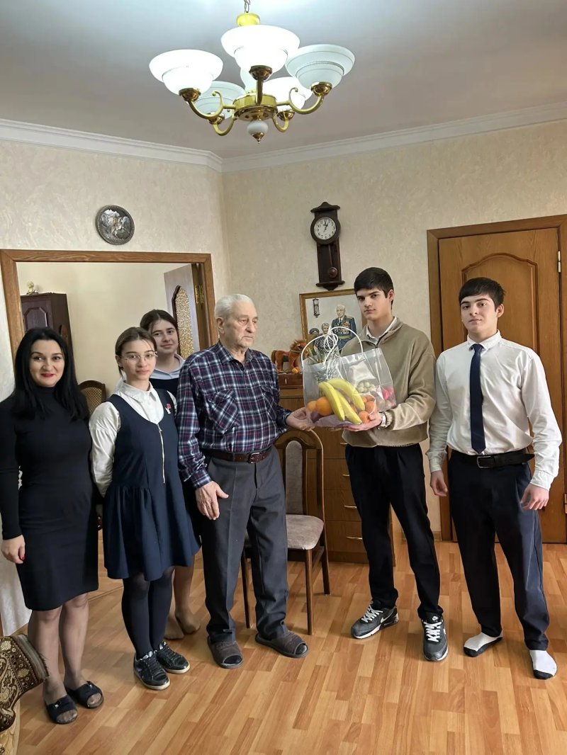 Поздравление ветерана ВОВ Карсанова Владимира Ахполатовича